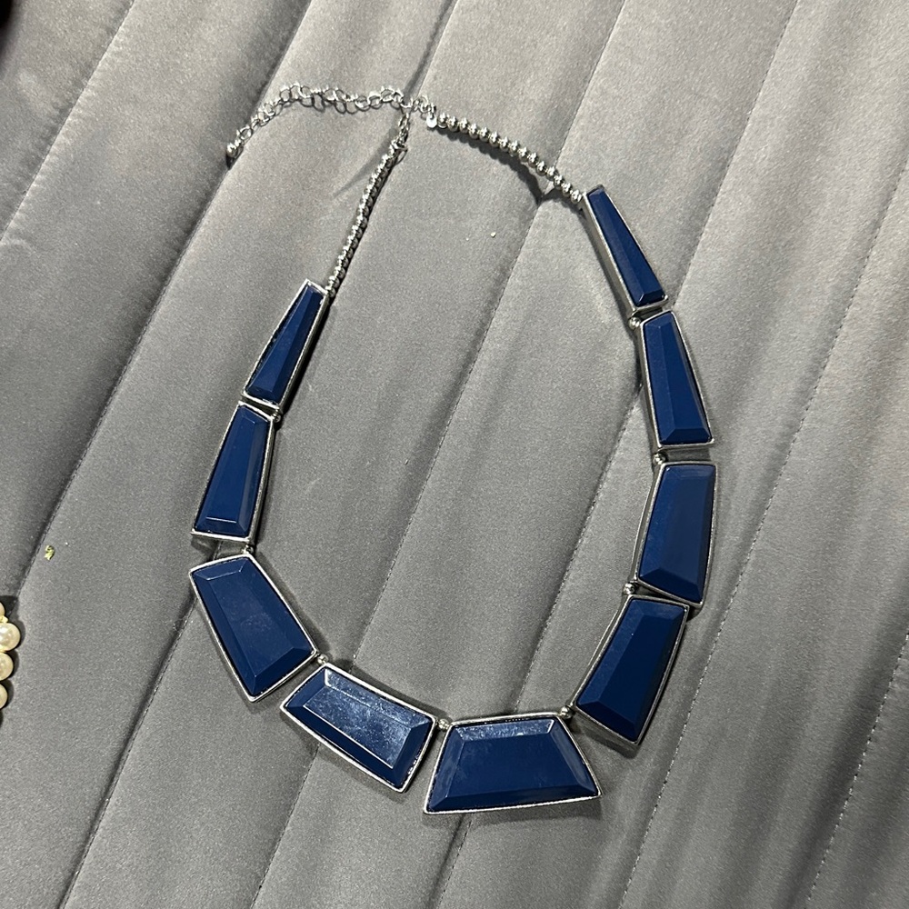Elegant Blue Geometric Necklace